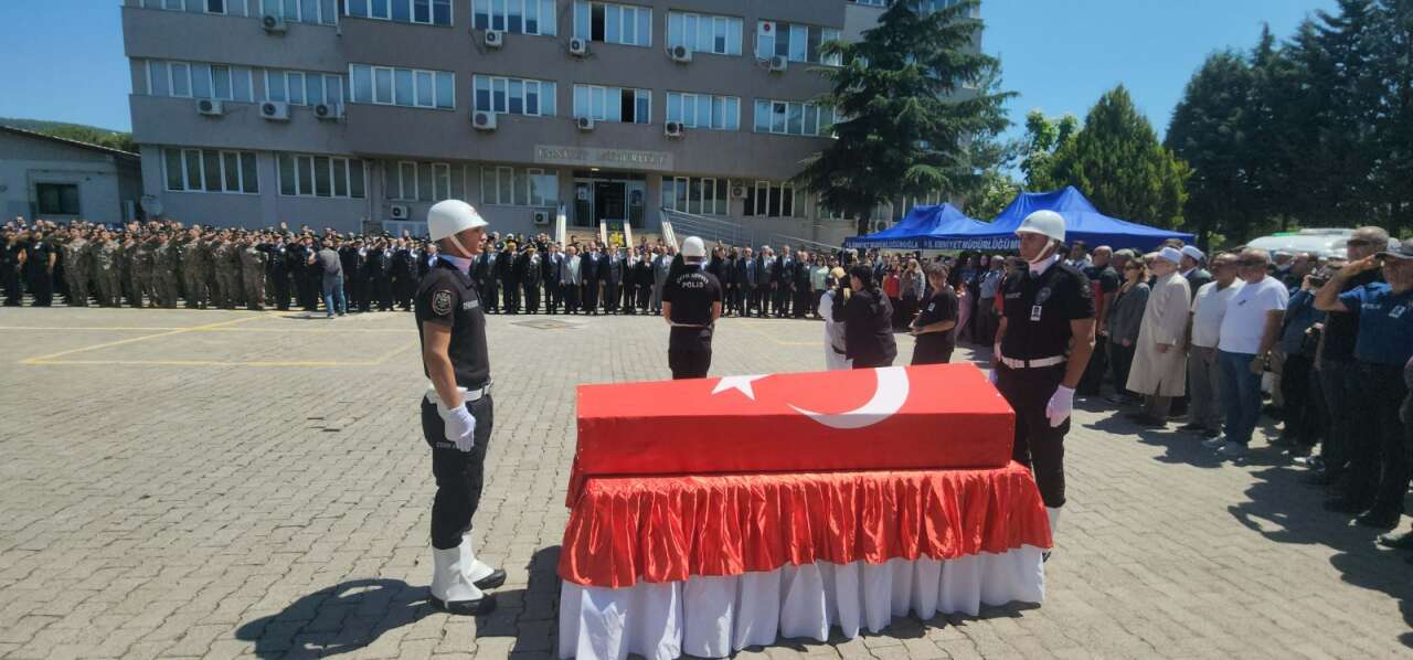 Muğla Şehidini Gözyaşlarıyla Uğurladı: 17 Günlük Bebeği Yetim Kaldı 10